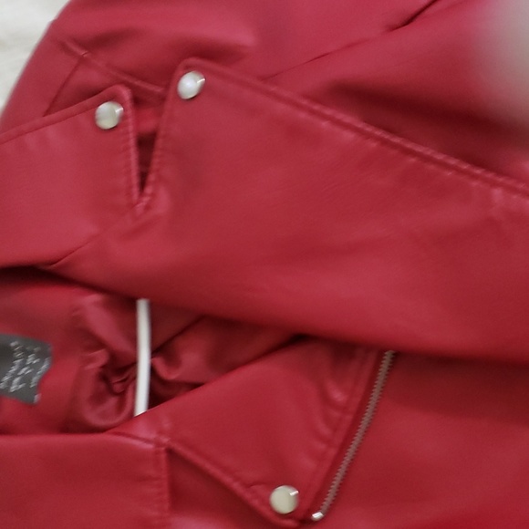 Red faux leather jacket from primark fits like a medium size - Picture 6 of 14